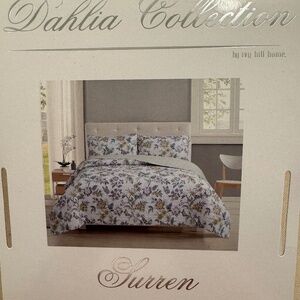 Dahlia Collection, Lurren, Two Standard Pillow Shams